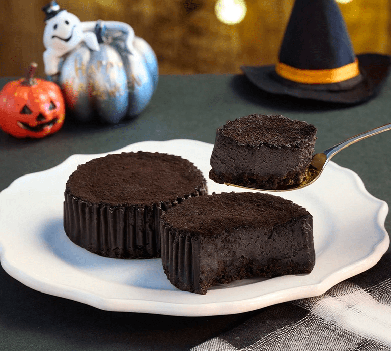 まっくろココアチーズケーキ　セブンイレブン『ハロウィン』2024年グルメ・スイーツ