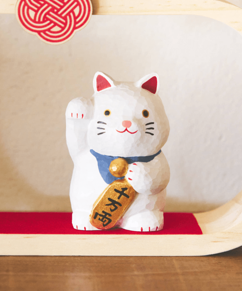 木彫りの招き猫　salut!（サリュ）『お正月グッズ』2025年