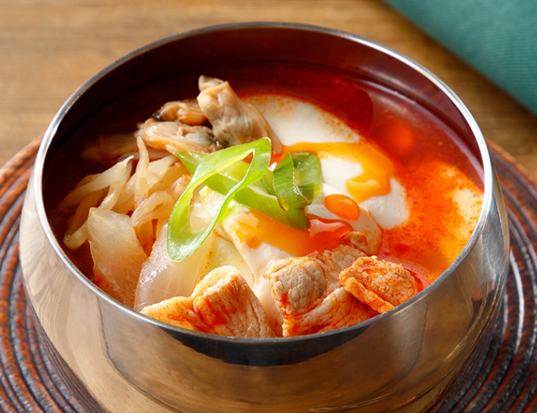 なめらか豆腐のスンドゥブチゲ　セブンイレブン「韓国グルメ」