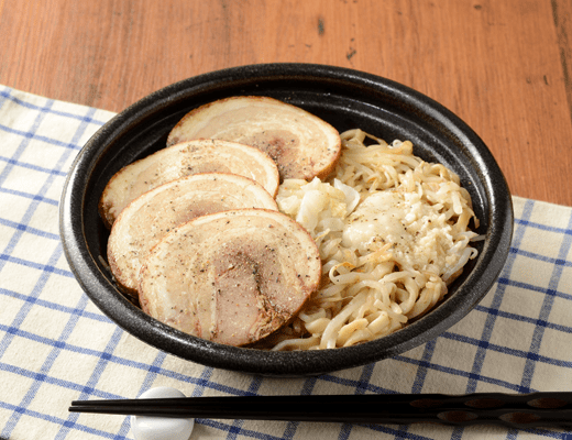 盛りすぎ！満腹濃厚豚ラーメン　ローソン『盛りすぎチャレンジ』　2025年2月