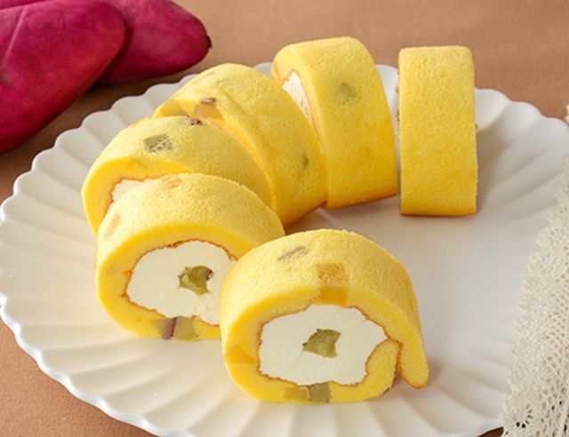 ごろっとした焼き芋のもち食感ロール(紅はるか)ローソン「秋のスイーツ」