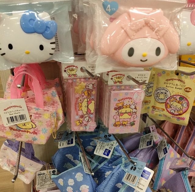 100円ショップ『ポムポムプリン』コラボ!30周年を記念したグッズ