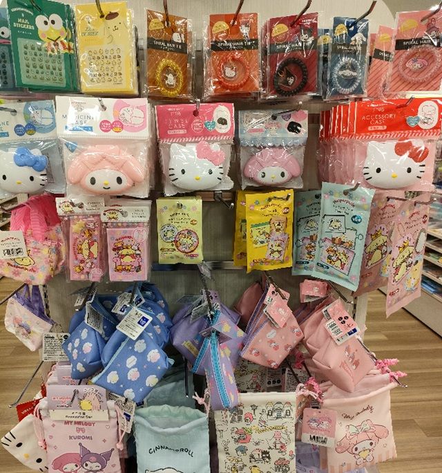 100円ショップ『ポムポムプリン』コラボ!30周年を記念したグッズ