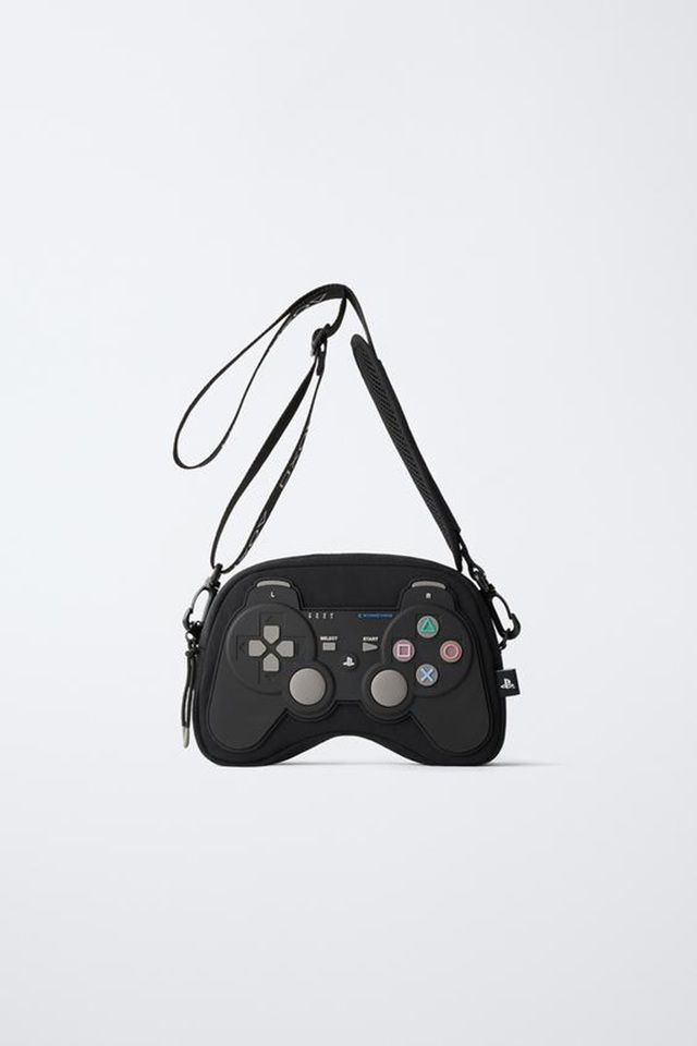 ZARA(ザラ)『playstation(プレイステーション)』コントローラー型クロスボディバッグ