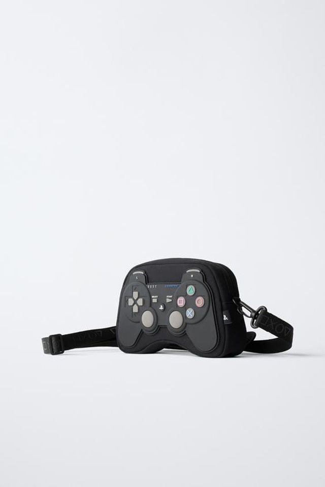 ZARA(ザラ)『playstation(プレイステーション)』コントローラー型クロスボディバッグ