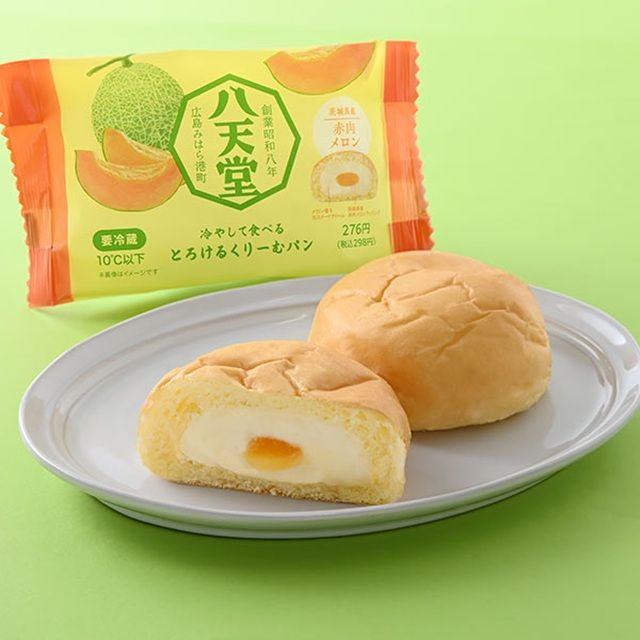 ファミマ「冷やして食べるとろけるくりーむパン 赤肉メロン」が2026年7月14日(火)より新発売!