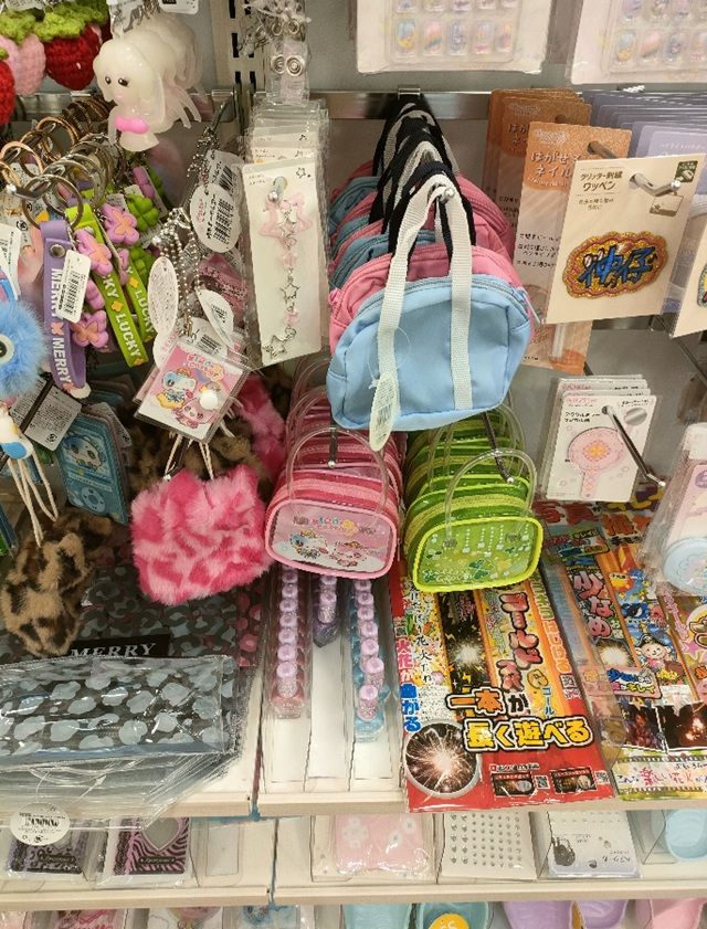 セリア『ギャル』シリーズのグッズが2026年夏より新発売！平成メモリーなど！