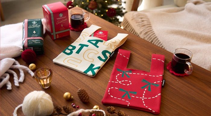 スタバのクリスマス2026年　【オンライン限定ノベルティ】オリジナル ニットミニバッグをプレゼント